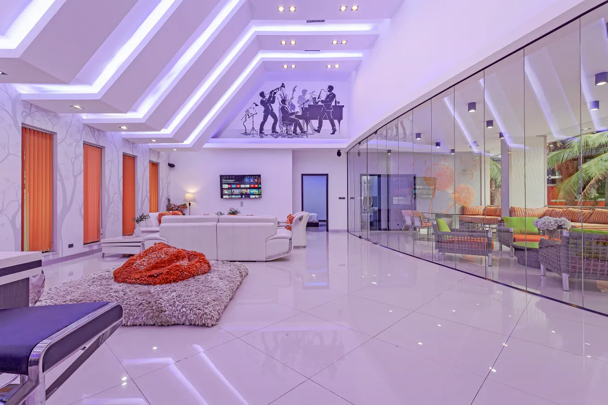 Royal Grand High Grove living room