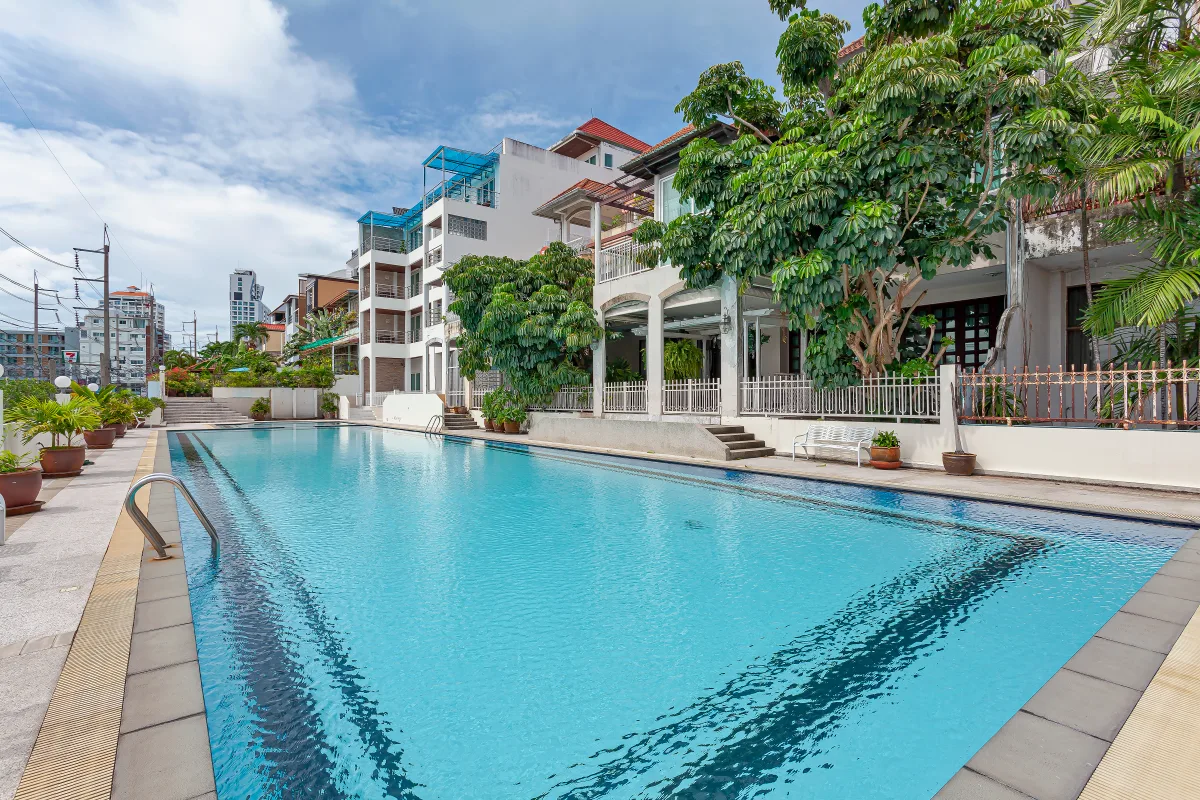 Grosvenor House pool