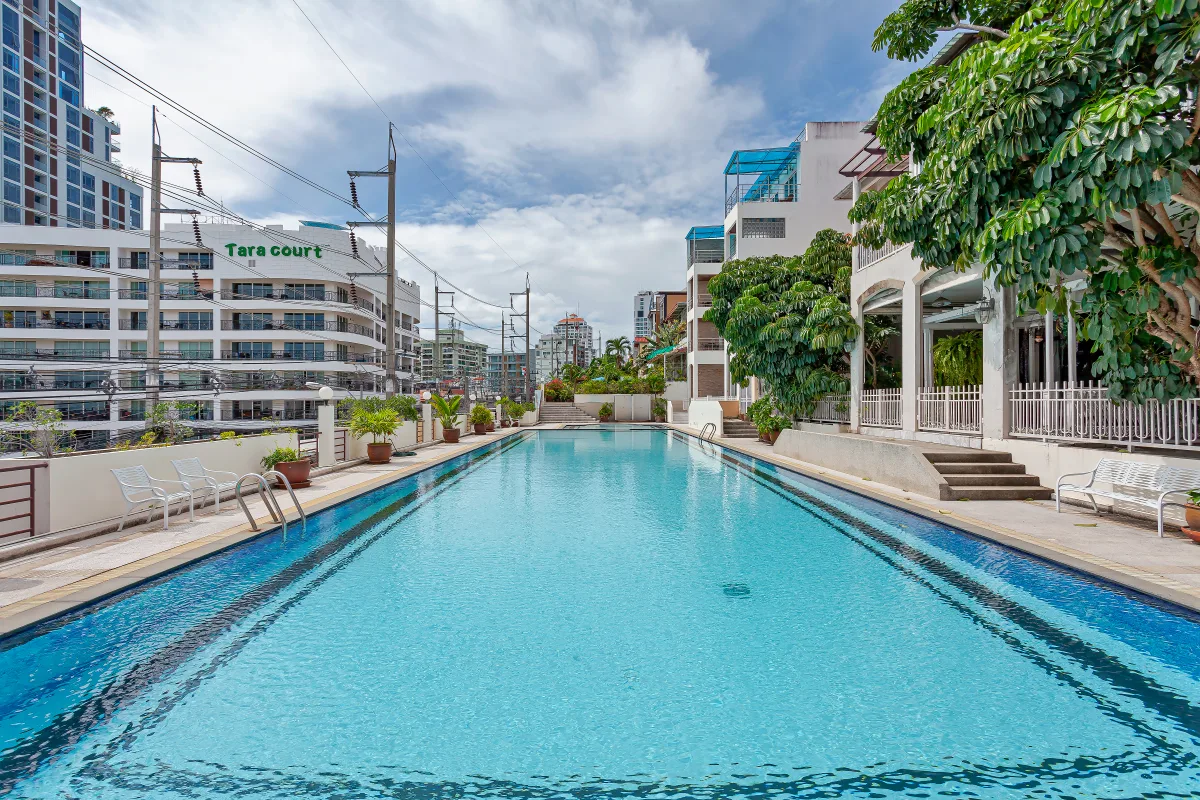 Grosvenor House pool area