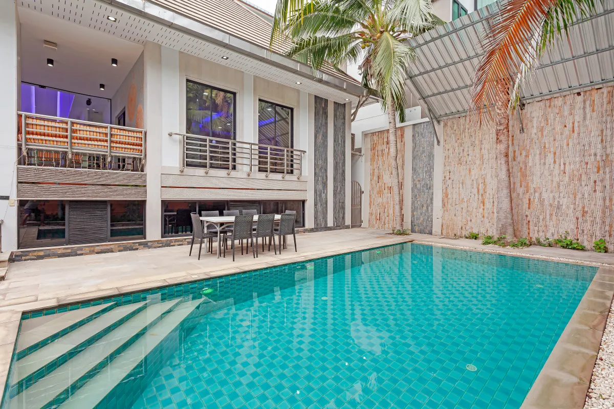 Royal Grand High Grove property